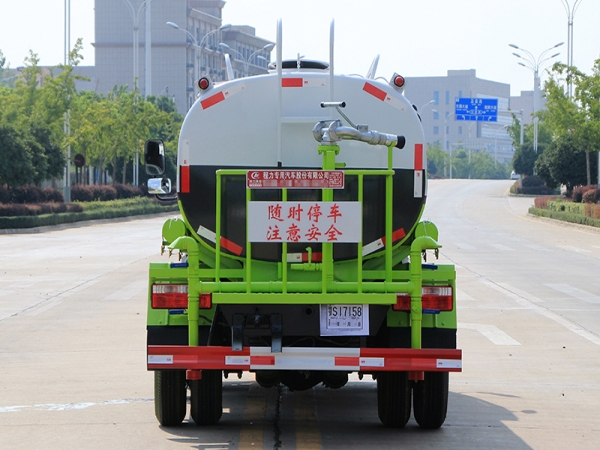 國(guó)六東風(fēng)小多利卡5噸灑水車