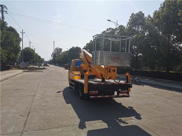 國(guó)六東風(fēng)涂逸20米高空作業(yè)車